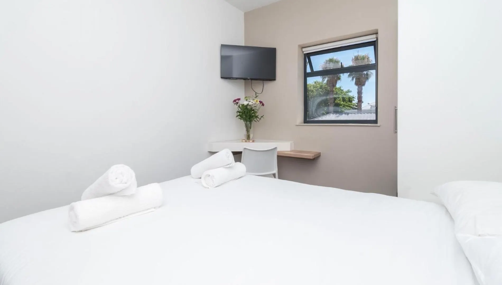 アパート Metropole Private Room In Shared Space ケープタウン