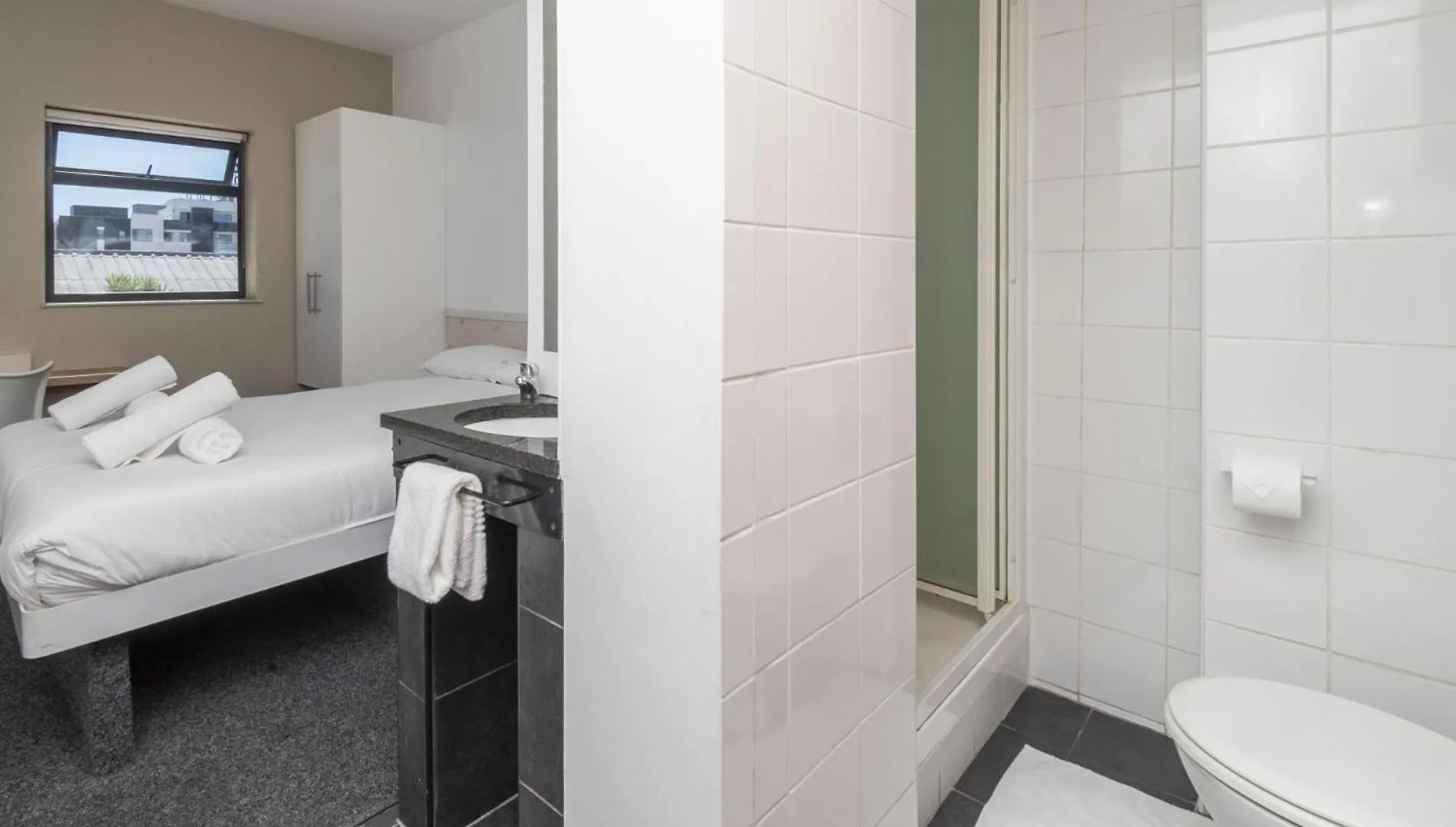 アパート Metropole Private Room In Shared Space ケープタウン 南アフリカ